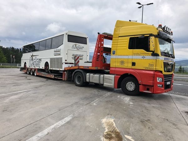 niskopodwoziowy transport autobusów