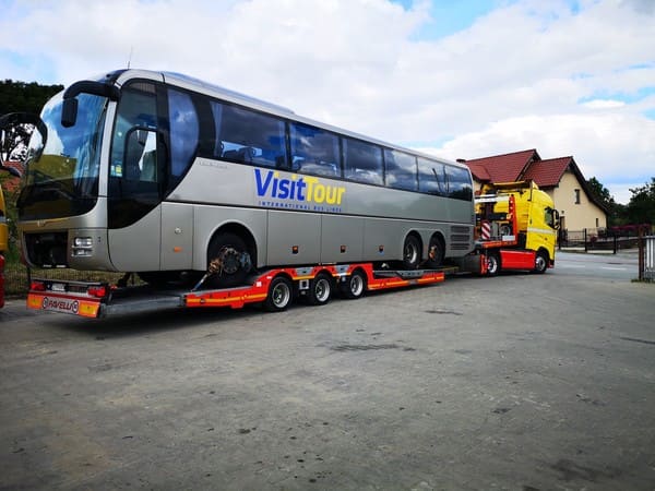 transport autobusów niskopodwoziowy