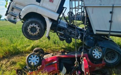 Wypadek na DK5 – dwa samochody wpadły do rowu