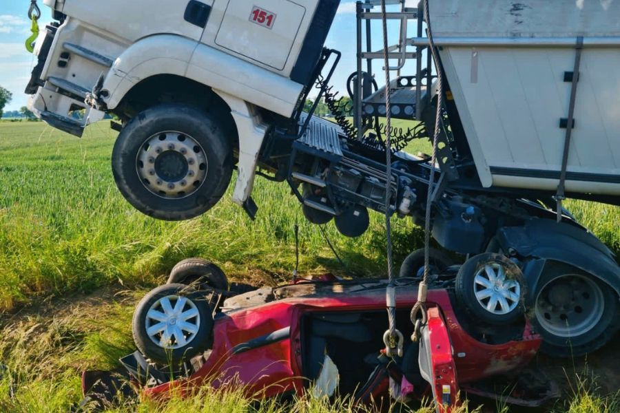 Wypadek na DK5 – dwa samochody wpadły do rowu