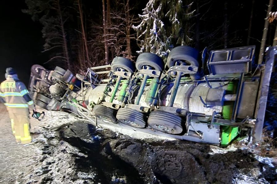 Wypadek cysterny na trasie 340 Oborniki Śląskie – Wółów