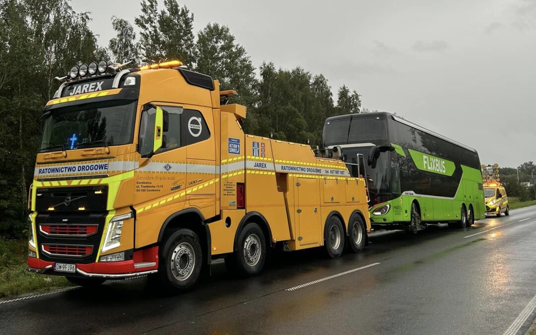 Holowanie autokaru Flixbus z Czech do Polski przez Pomoc Drogowa Jarex Wrocław