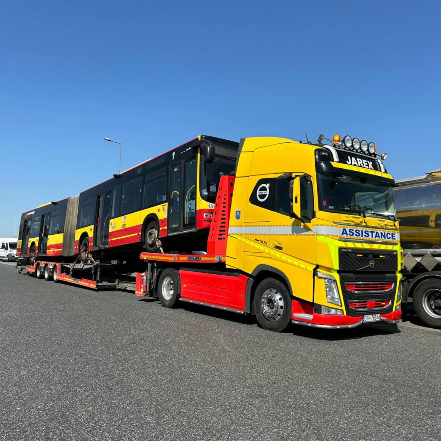 niskopodwoziowy transport autobusów