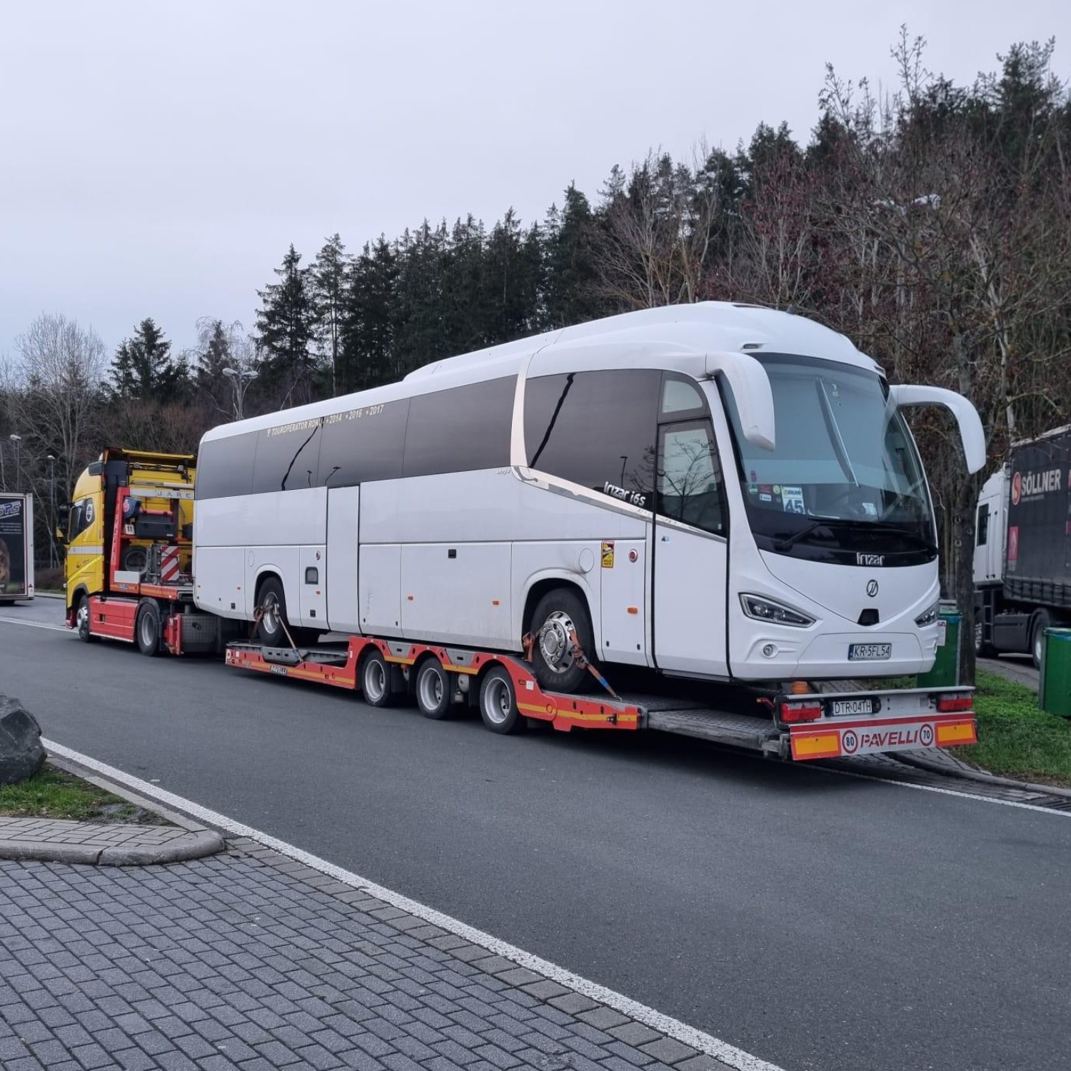 transport autobusów niskopodwoziowy